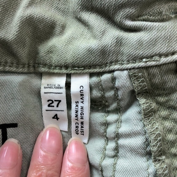 LOFT Curvy High Waist Skinny Crop Jeans with Frayed Hem‎ in Garden Green - Picture 8 of 9